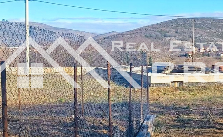 Large building land in a quiet environment, surroundings of Sinj, for sale