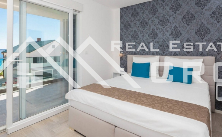 Fully furnished luxury villa with three floors, placed near the sea and a beach, for sale (18)_9_11zon