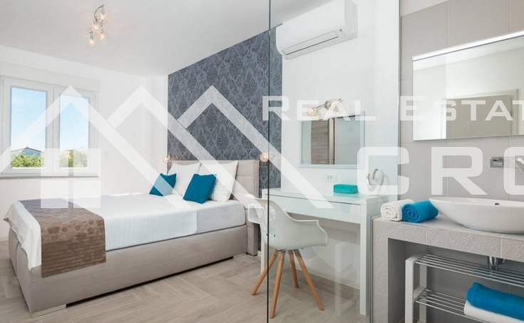 Fully furnished luxury villa with three floors, placed near the sea and a beach, for sale (19)_10_11zon