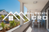 Fully furnished luxury villa with three floors, placed near the sea and a beach, for sale (17)_8_11zon