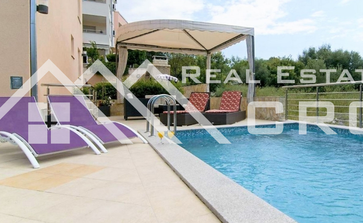 Villa with three spacious, fully furnished apartments and a beautiful courtyard, for s (3)