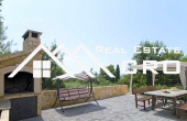 Villa with three spacious, fully furnished apartments and a beautiful courtyard, for s