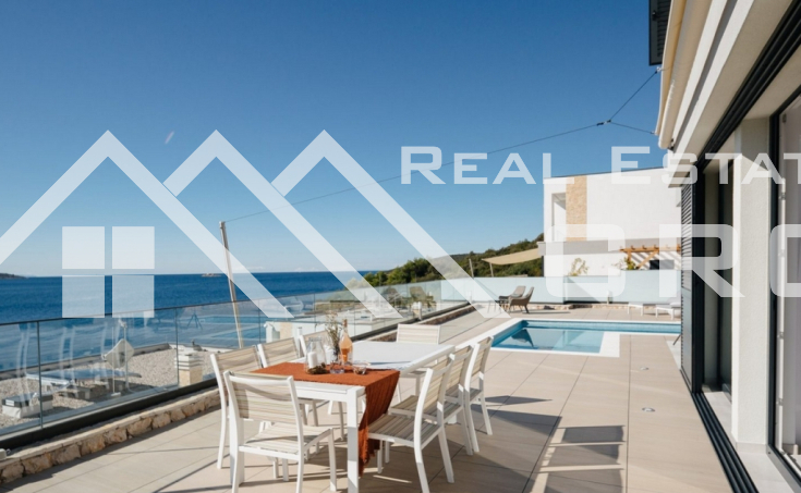 Nekretnine Trogir - Luksuzna novoizgrađena vila s bazenom i otvorenim pogledom na more, okolica Trogira, na prodaju