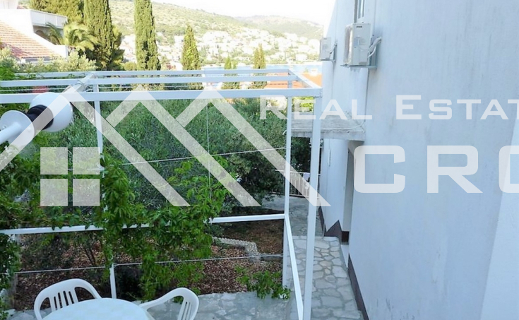 Apartment house in a great location, close to the sea and beaches, for sale (12)