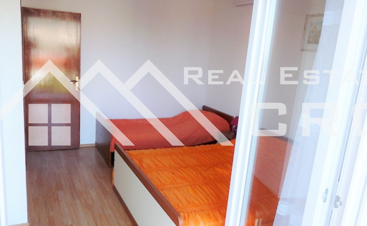 Apartment house in a great location, close to the sea and beaches, for sale (2)