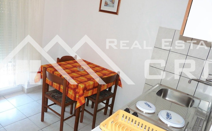 Apartment house in a great location, close to the sea and beaches, for sale (4)