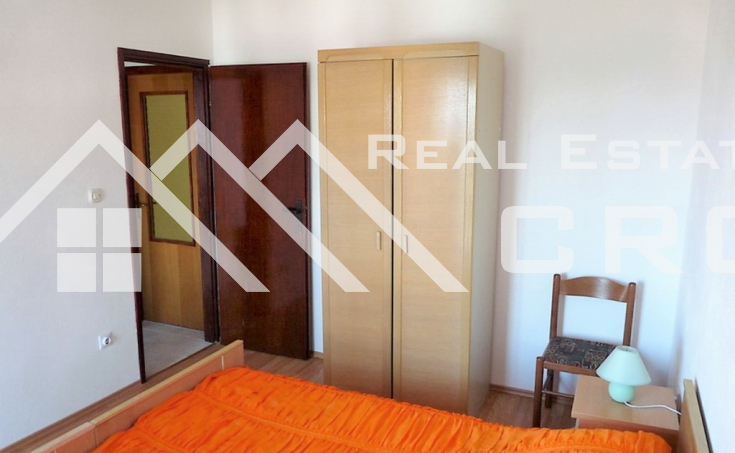 Apartment house in a great location, close to the sea and beaches, for sale (8)