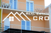 Apartment house in a great location, close to the sea and beaches, for sale (9)