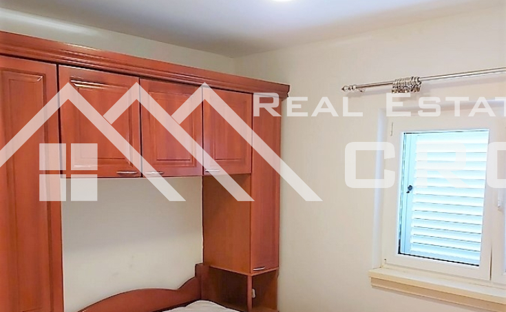 Furnished two-bedroom apartment, in a quiet area, for sale (1)