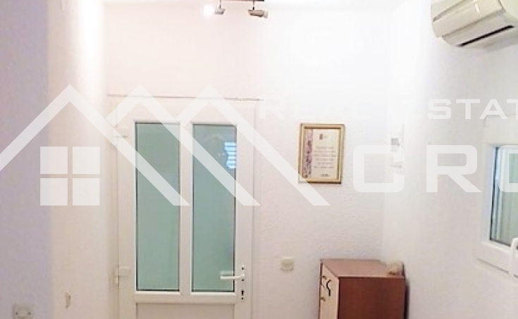 Furnished two-bedroom apartment, in a quiet area, for sale (3)