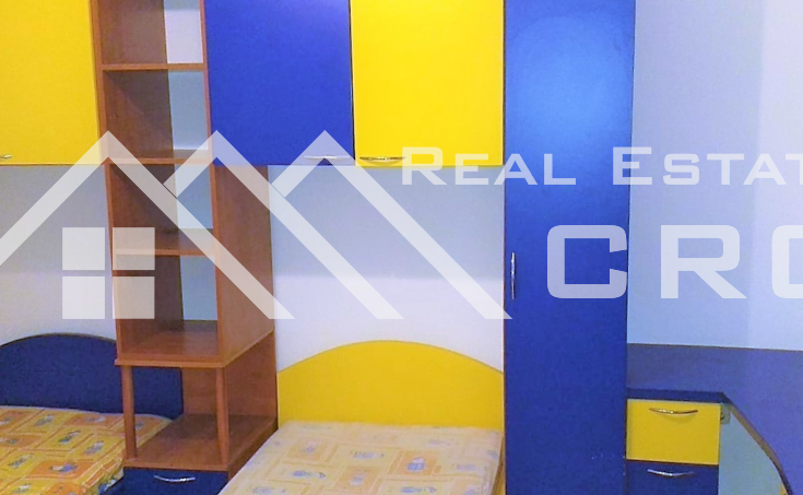 Furnished two-bedroom apartment, in a quiet area, for sale (5)