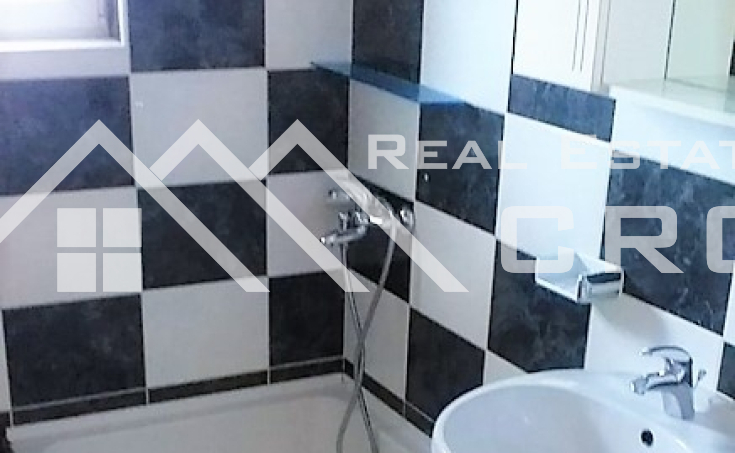 Furnished two-bedroom apartment, in a quiet area, for sale (6)