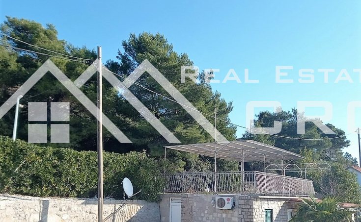 House with a beautiful garden, an auxiliary building and a parking lot, second row to the sea, for sale (7)