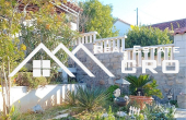 House with a beautiful garden, an auxiliary building and a parking lot, second row to the sea, for sale (1)