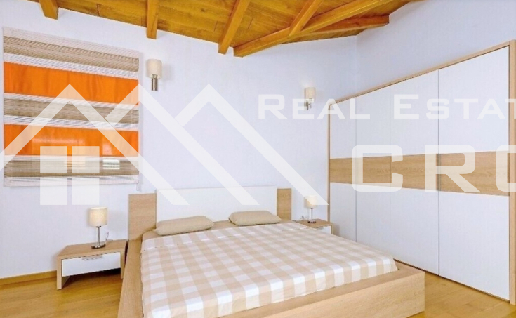 House on a spacious plot, just above the sea and a quiet bay, in the middle of the Dalmatian  (3)
