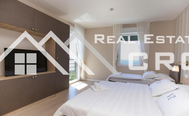 Two modern villas with swimming pools, on a spacious plot with a beautiful sea view, surroundings of Split, for sale (10)