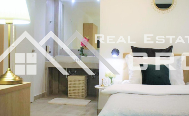 Two modern villas with swimming pools, on a spacious plot with a beautiful sea view, surroundings of Split, for sale (11)