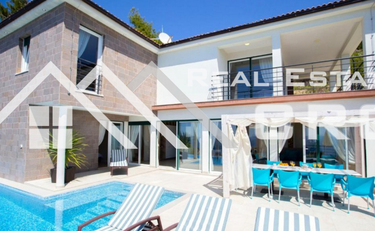 Two modern villas with swimming pools, on a spacious plot with a beautiful sea view, surroundings of Split, for sale (4)