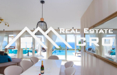 Two modern villas with swimming pools, on a spacious plot with a beautiful sea view, surroundings of Split, for sale (8)