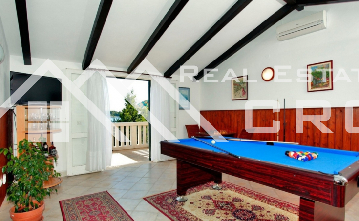 Furnished stone villa placed first row to the sea, in a charming bay, for sale (4)