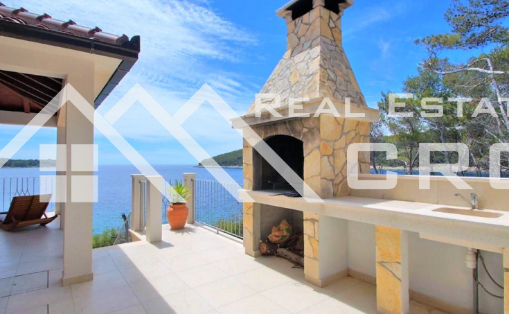 Beautiful, furnished house in a quiet location, first row to the sea, for sale (3)