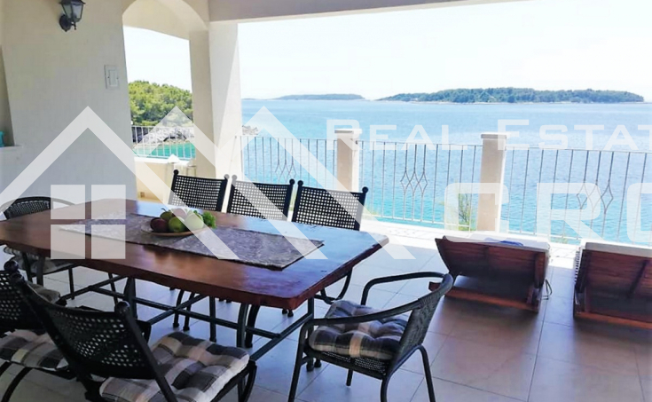 Korcula Immobilien - Schöne, möblierte Villa in erster Reihe zum Meer und ruhiger Lage, zum Verkauf
