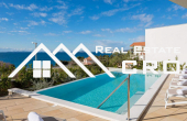 Luxurious villas in a quiet location, close to the sea and a beach, for sale (6)