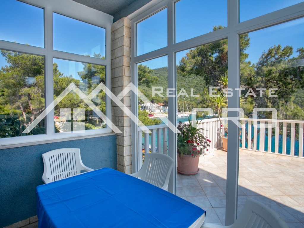 Nekretnine Dubrovnik Apartmanska kuća u mirnom okruženju, prvi red do