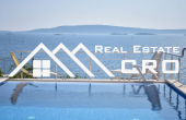 Furnished villa with a swimming pool and an auxiliary building, near a beach, for sale (2)