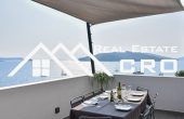 Luxurious three-floor villa with a heated pool, boasting beautiful sea views, for sale (9)