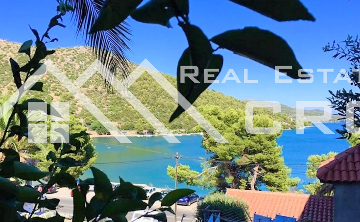 Large apartment villa with a swimming pool, in the immediate vicinity of the sea and a beach, Trogir area, for sale