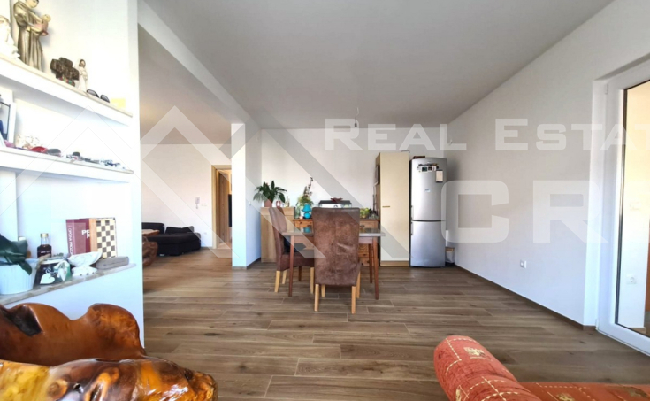 Furnished three-bedroom apartment in a pleasant residential area, for sale
