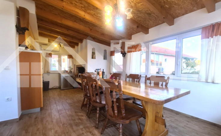 Furnished three-bedroom apartment in a pleasant residential area, for sale (2)