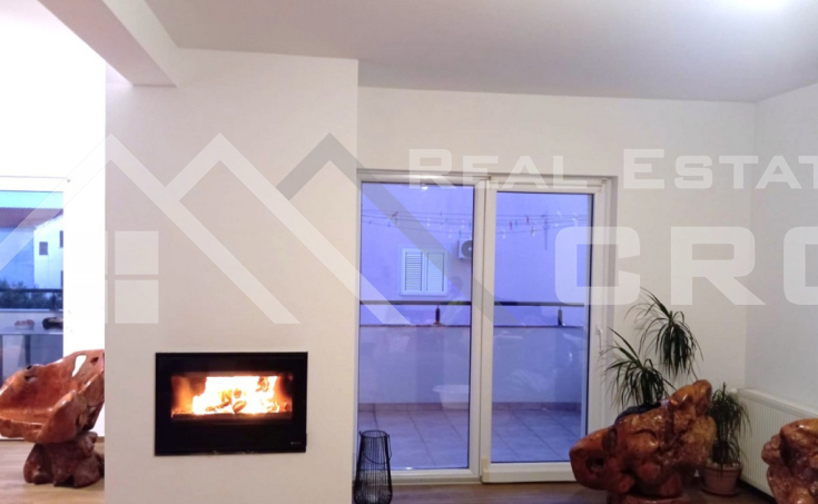 Furnished three-bedroom apartment in a pleasant residential area, for sale (4)