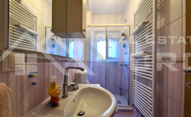 Furnished three-bedroom apartment in a pleasant residential area, for sale (6)