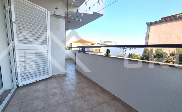 Furnished three-bedroom apartment in a pleasant residential area, for sale (7)