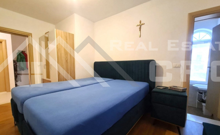 Furnished three-bedroom apartment in a pleasant residential area, for sale (8)