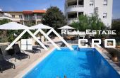 Large apartment villa with a swimming pool, close to the sea and beaches, for sale (1)