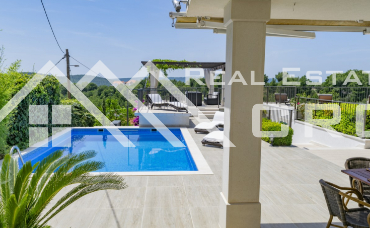 Apartment villa with a beautiful courtyard boasting sea views, for sale (11)