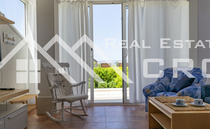 Apartment villa with a beautiful courtyard boasting sea views, for sale (7)