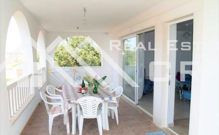 Apartment house in a great location near amenities and with a sea view, for sale (2)