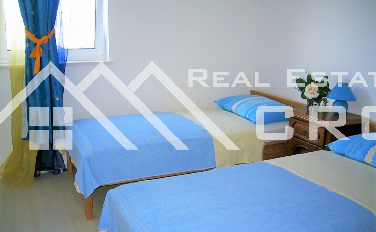 Apartment house in a great location near amenities and with a sea view, for sale (9)