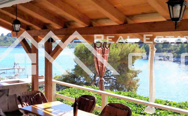 Ciovo properties - Stone house in the first row to the sea, in a serene bay, for sale