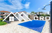 Furnished house on a spacious plot with a swimming pool, near the center of the settlement, for sale (4)