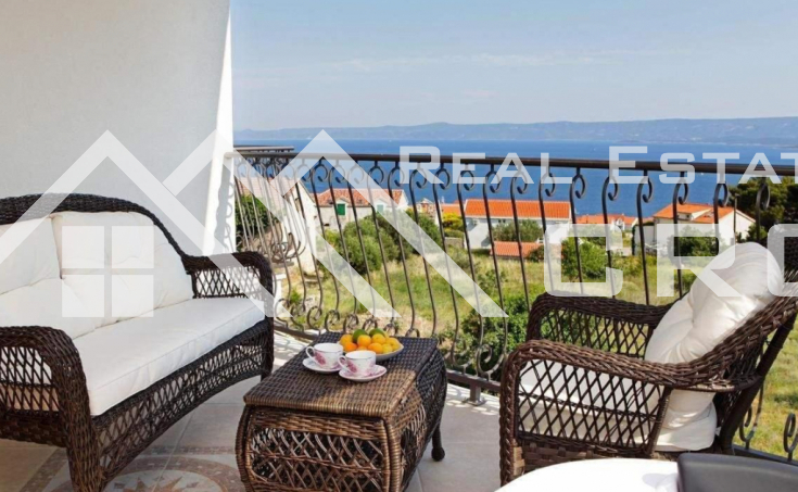 Luxuriously furnished villa in a peaceful environment, with a beautiful sea view, for sale (11)