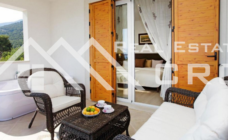 Luxuriously furnished villa in a peaceful environment, with a beautiful sea view, for sale (5)