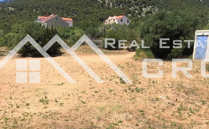Nice building land in a peaceful area of Bol, for sale (2)