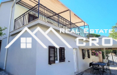 Furnished house in an excellent location, first row to the sea and above a beach, for sale (4)