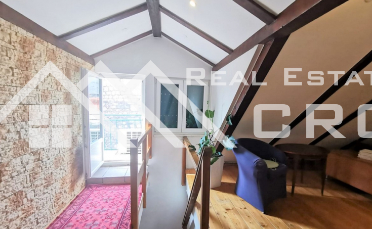 Furnished duplex apartment with a roof terrace, in the center of Trogir, for sale (6)