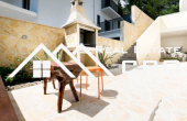 Apartment house near the sea and a beach, on the Omis Riviera, for sale (3)